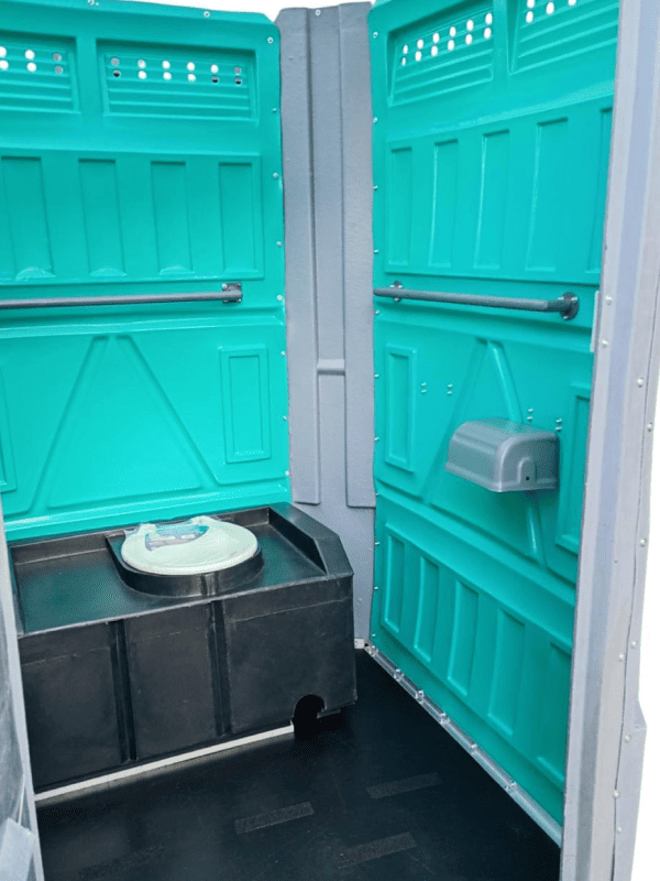 Banheiro Químico Acessível - Rampa e Barras